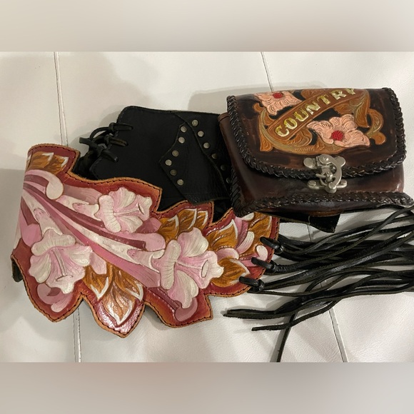 Beautiful hand tooled Country Western dark brown leather utility belt - Picture 9 of 12